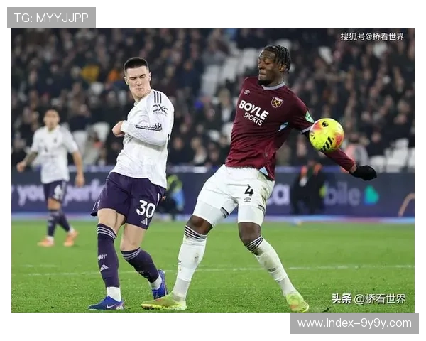 西汉姆球迷租用飞机抗议管理层，横幅呼吁沙利文与布拉迪走人